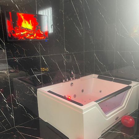Life Hotel كاسالنْووفو دي نابولِ المظهر الخارجي الصورة