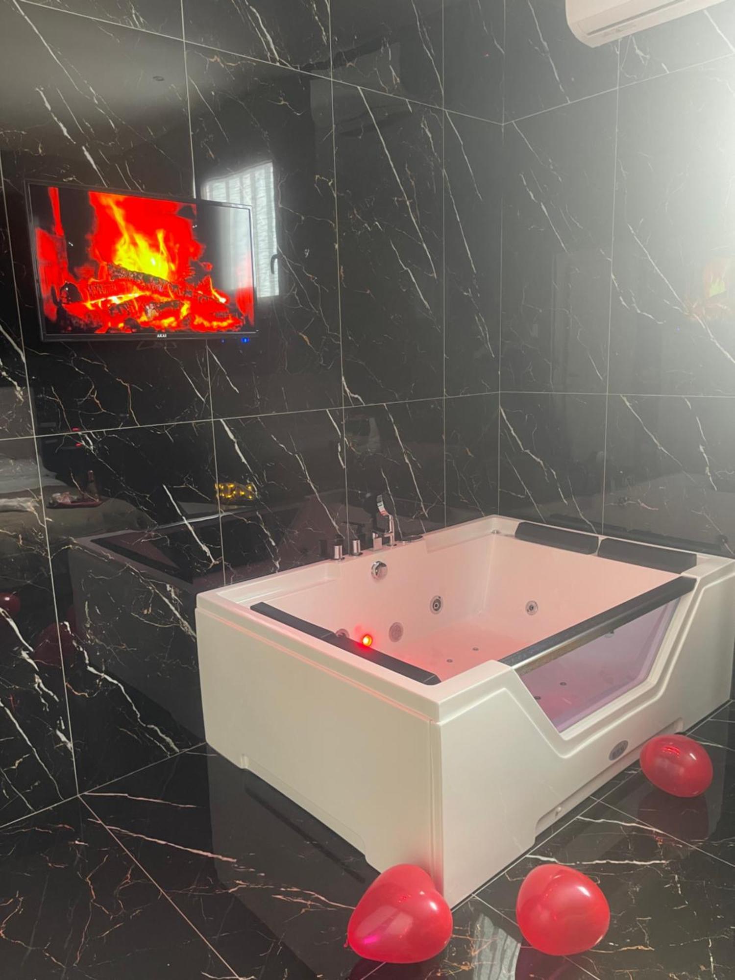 Life Hotel كاسالنْووفو دي نابولِ المظهر الخارجي الصورة