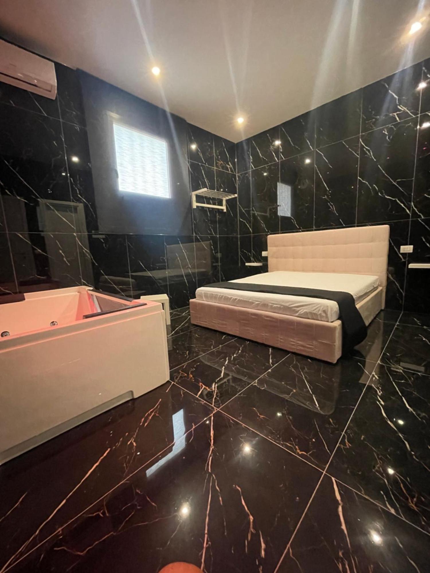 Life Hotel كاسالنْووفو دي نابولِ المظهر الخارجي الصورة